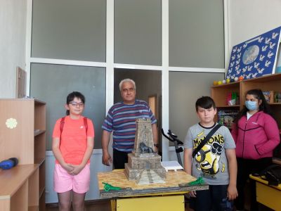 В рамките на удължената учебна година - Лятно училище 12
